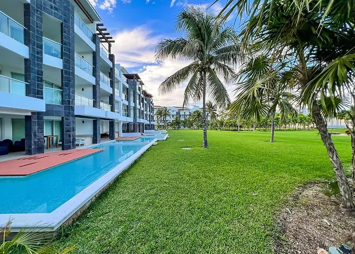 With Access To The Beach, Pools And * Playa del Carmen