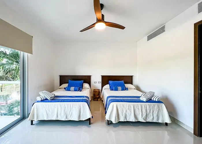 With Access To The Beach, Pools And Playa del Carmen