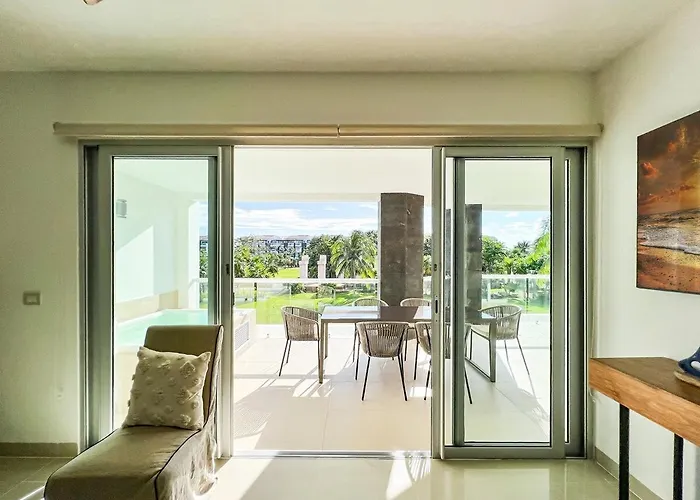 With Access To The Beach, Pools And Playa del Carmen