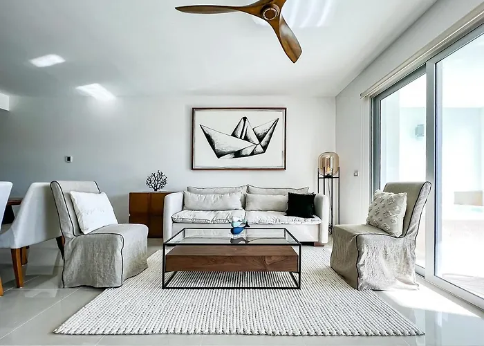 With Access To The Beach, Pools And Apartamento Playa del Carmen