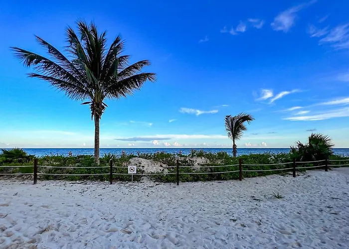 With Access To The Beach, Pools And Playa del Carmen