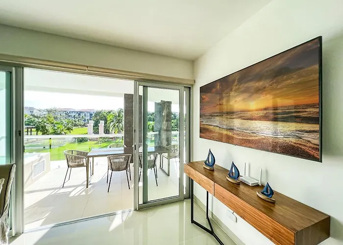 With Access To The Beach, Pools And Playa del Carmen
