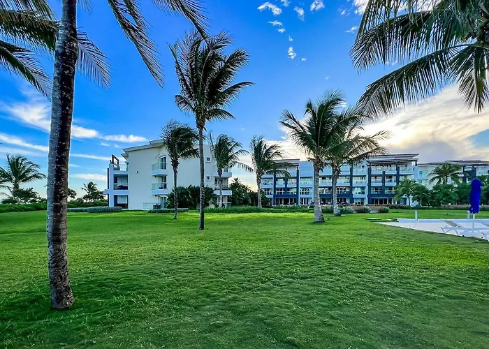 With Access To The Beach, Pools And Playa del Carmen