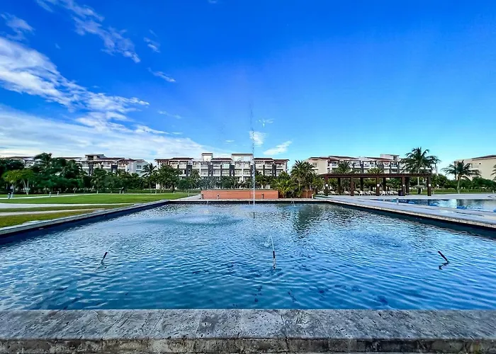 With Access To The Beach, Pools And Playa del Carmen