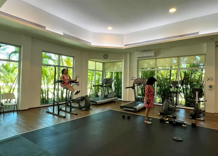 With Access To The Beach, Pools And Apartamento Playa del Carmen